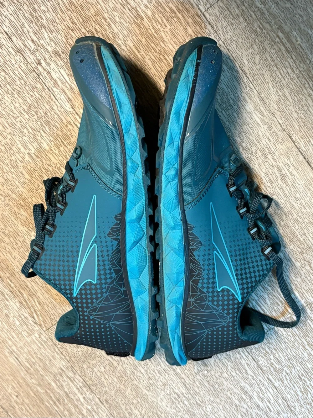 ALTRA WOMENS SUPERIOR 4.5 CAPRI TRAIL RUNNING SNEAKERS SIZE 10.5